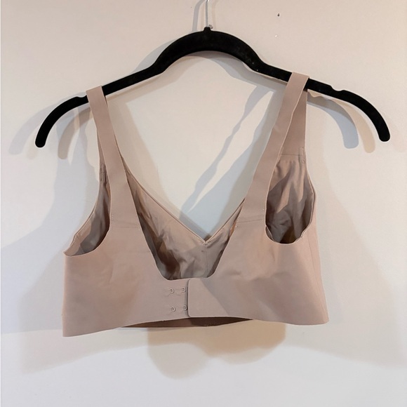 Lululemon bra size 32D - Picture 3 of 3